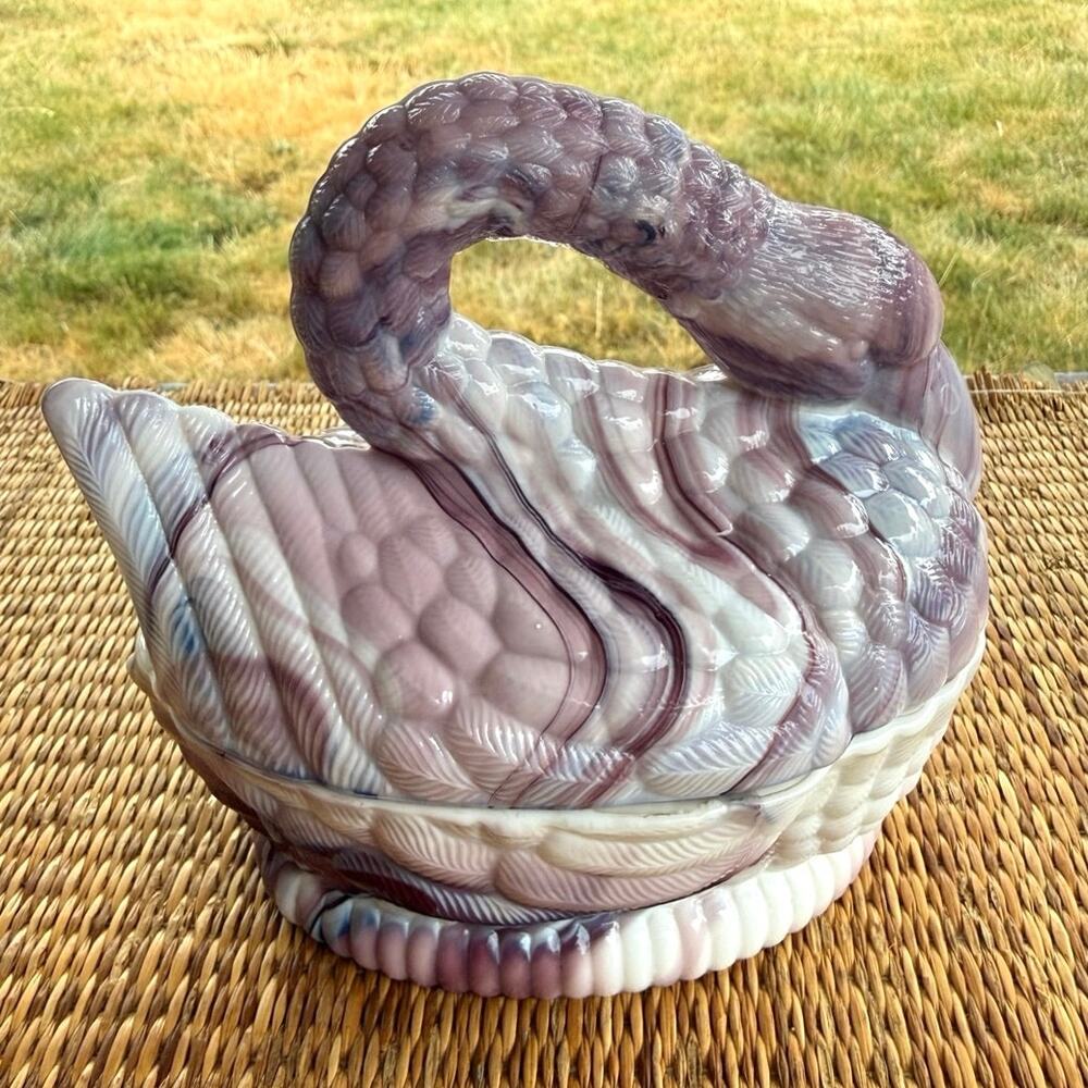 Slag Glass Swan on Nest • Hsinchu Imports • Marbled Purple & White • 5.5”